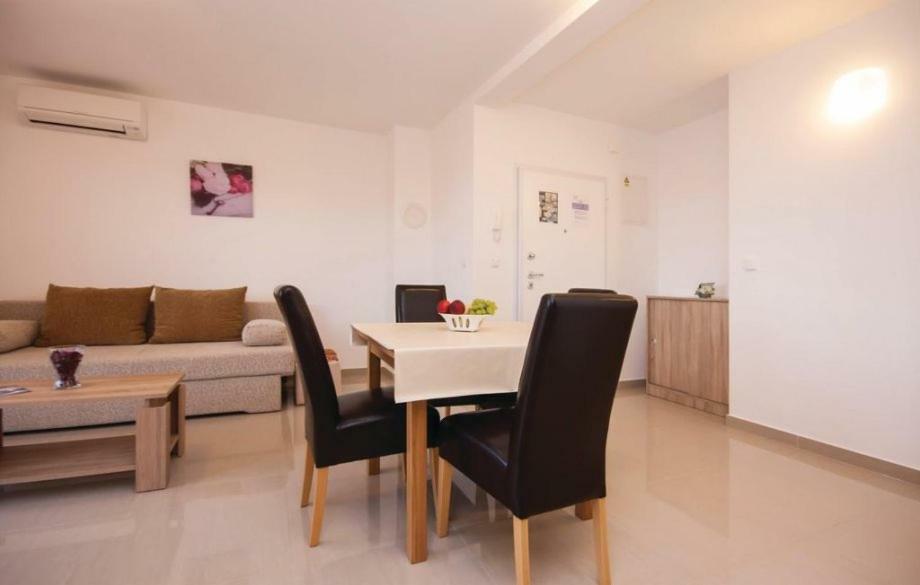 Apartmani Korenika 布罗达里卡 外观 照片